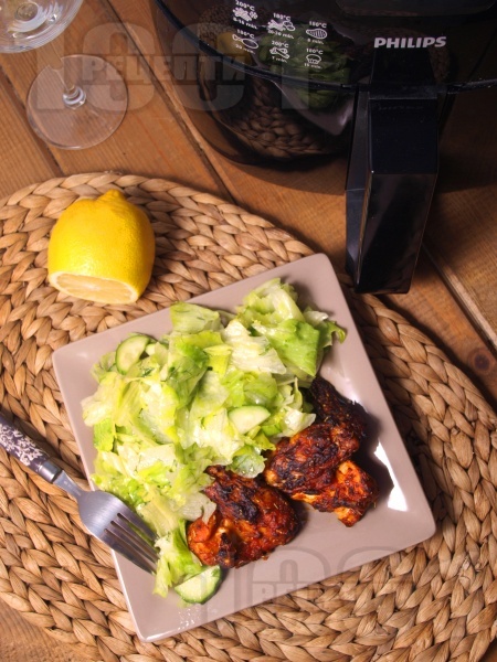 Пържени пилешки крилца без мазнина с хрупкава коричка и билки в AirFryer - снимка на рецептата